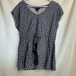 Tommy Bahama Womens top size medium Blue & White Drawstring V Neck Short…